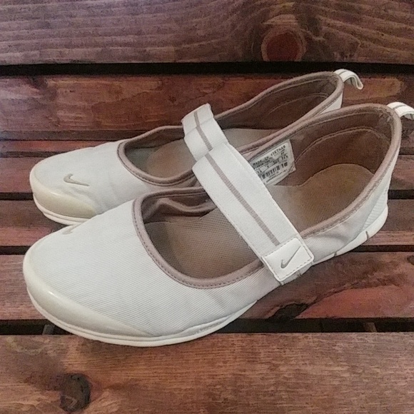 nike mary jane flats
